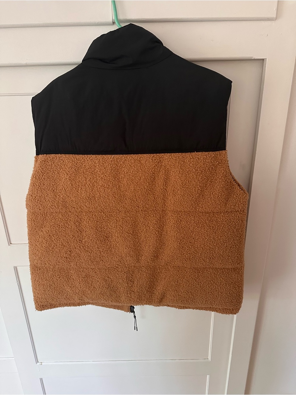 Women’s Oversized Two-Tone Sherpa Vest - Black & Brown - Picture 4 of 4